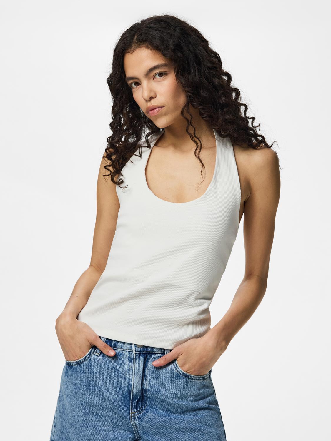 model_shot-front